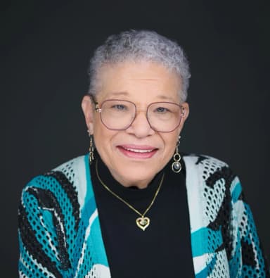 Photo of Linda Hamilton